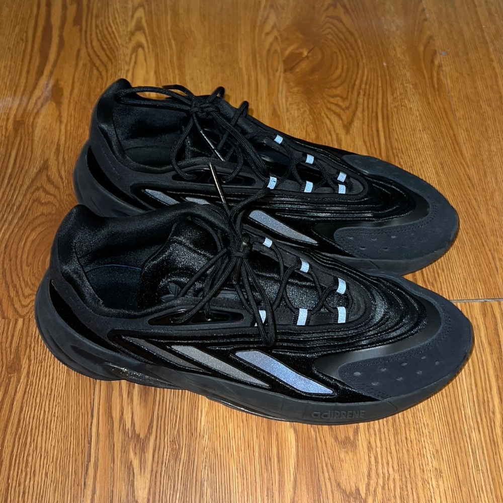 Adidas Ozelia sneaker